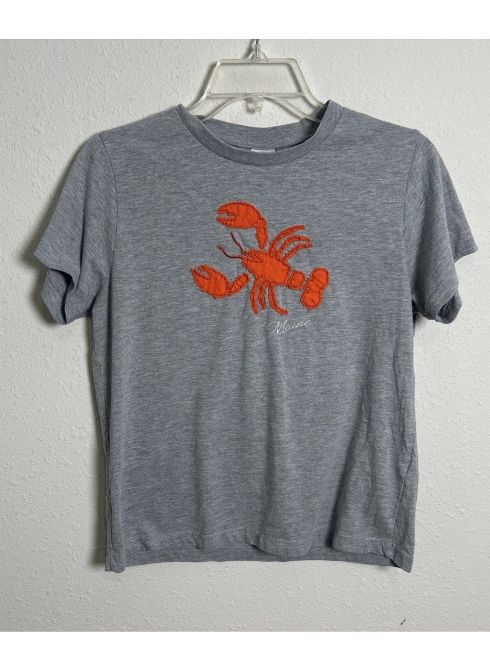 Urban Outfitters Maine Embroidered Lobster Gray T-Shirt Top Women’s Sm Cropped